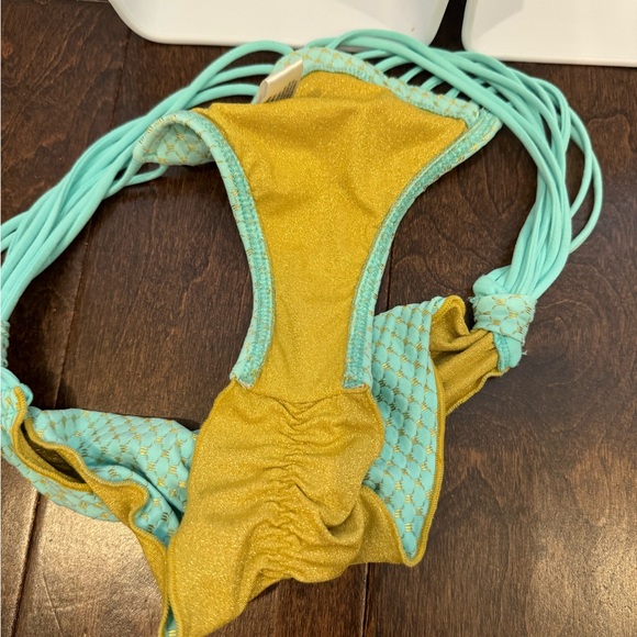 Lulu Fama Bikini - Picture 6 of 16